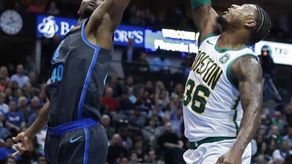 113-104. Barnes y Barea lideran la victoria de los Mavericks