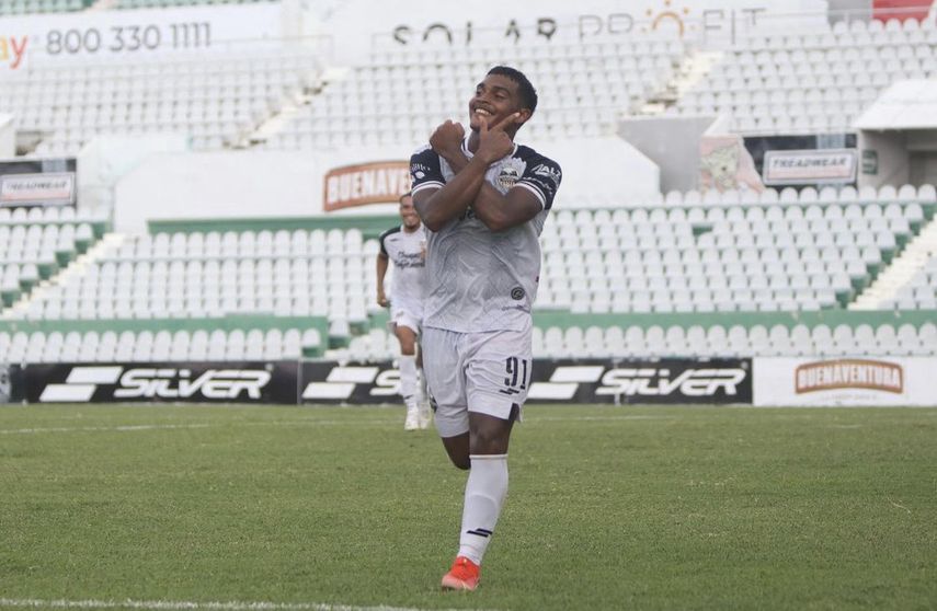 Diego Valanta brilla en México