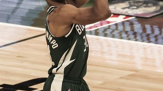 103-120. Triple-doble monumental de Antetokounmpo y los Bucks barren a los Heat