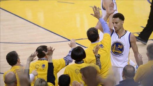 Curry fue la figura ganadora y James la estrella perdedora