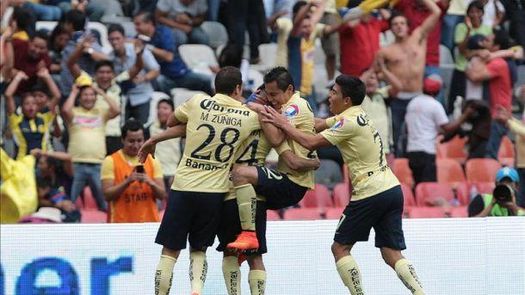 El América mantiene el paso perfecto con gol de Peralta al último minuto
