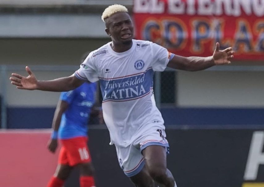 Universitario sumó 11 de 16 puntos ante la Conferencia del Oeste.&nbsp;