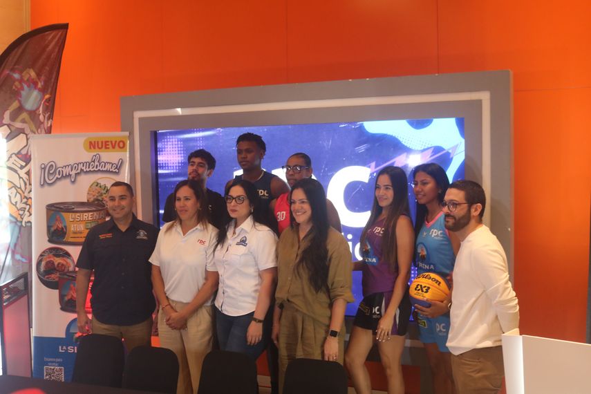 Podrás escuchar y seguir cada jugada de la cuarta edición de Media Cancha Copa La Sirena por RPC Radio.&nbsp;