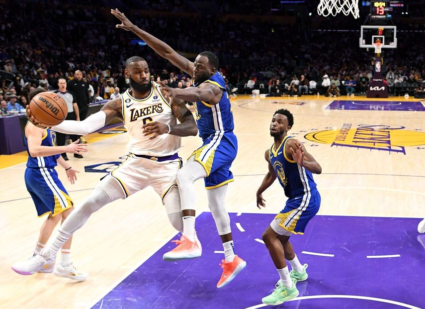 Lakers dominan a los Warriors en el Juego 3