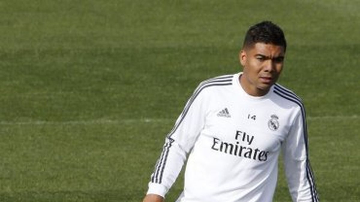 Casemiro vuelve a calzarse las botas y a tocar bal n