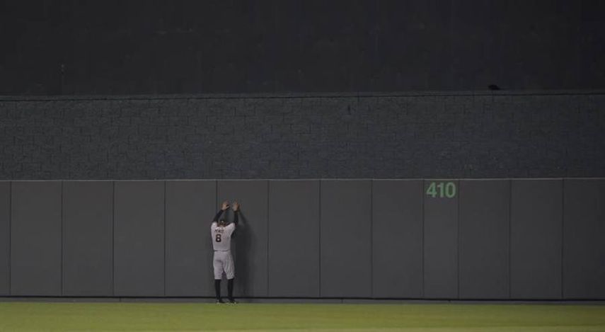 3-4. Pence castiga con jonrón a los Gigantes
