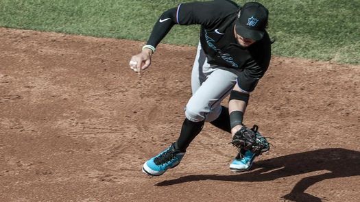 8-0. El venezolano Miguel Rojas aporta 3 carreras para el triunfo de Marlins