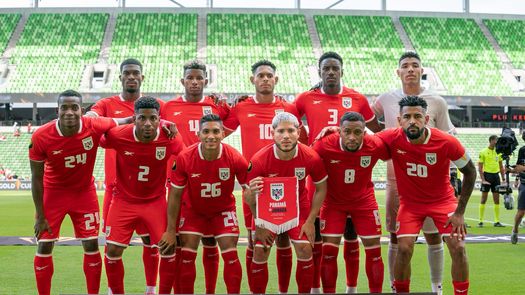 Panamá al liderato y a cuartos de final de la Copa Oro