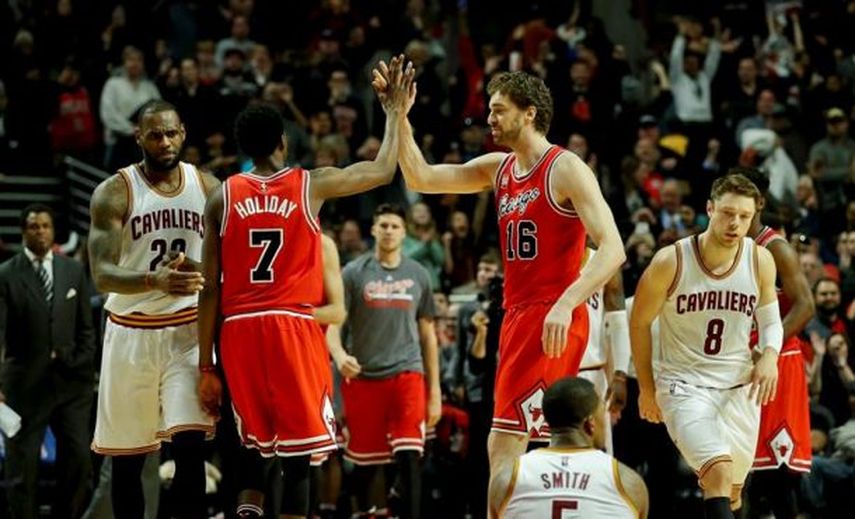 Pau Gasol resignado a quedarse sin playoffs; Rubio disfruta de final ganador