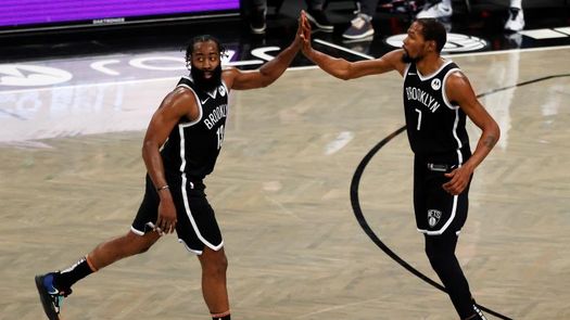 Harden y Durant ganan a Antetokounmpo; Curry y Warriors sorprenden a Lakers