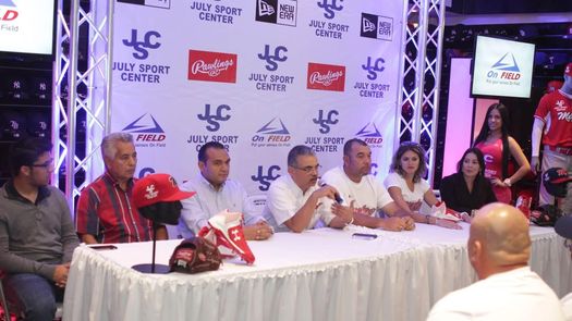 Panamá Metro recibe sus uniformes para el Campeonato Nacional de Béisbol Juvenil