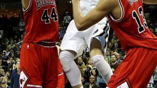 Mirotic irrumpe con 27 puntos en el primer duelo del año entre los Gasol