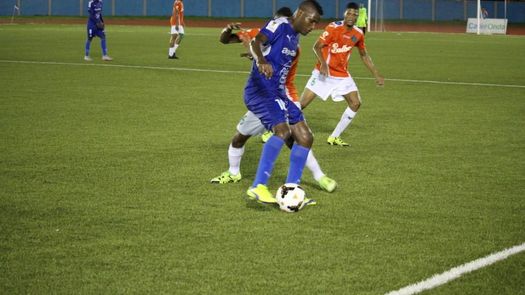 Alianza tampoco pudo con el invicto Árabe Unido