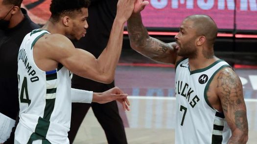111-115. Antetokounmpo y los Bucks eliminan a los Nets