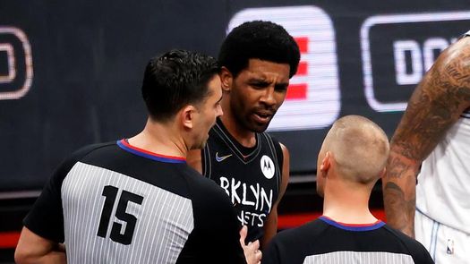 La liga multa a los Nets y a Irving con 35.000 dólares por negarse a atender a medios