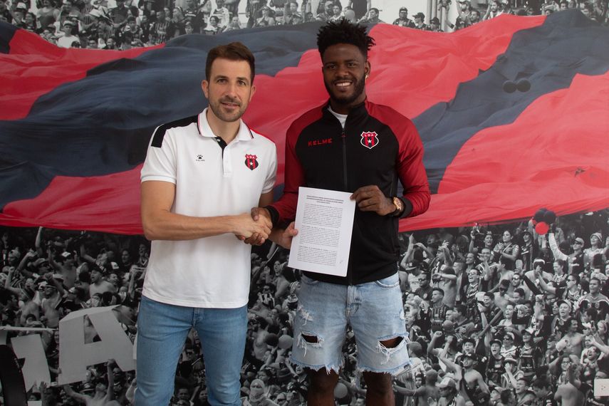 Freddy Góndola amplió su contrato con Liga Deportiva Alajuelense hasta 2023