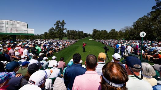 Tiger Woods finalizó la primera ronda del Masters con 71 golpes, 1 bajo par