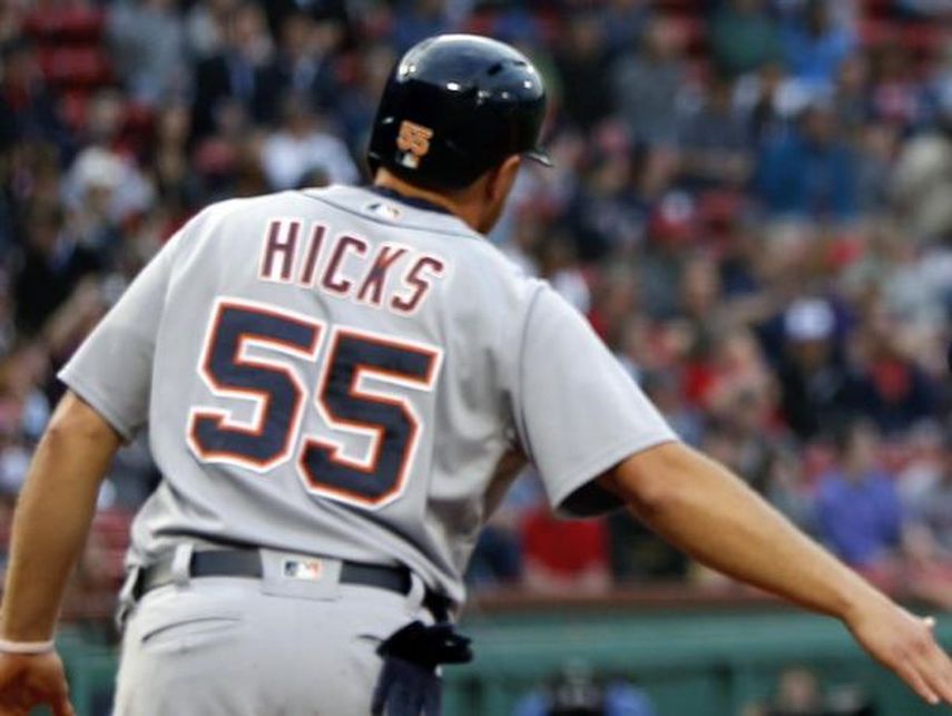 3-6. Hicks lidera lluvia de jonrones contra Verlander y los Astros