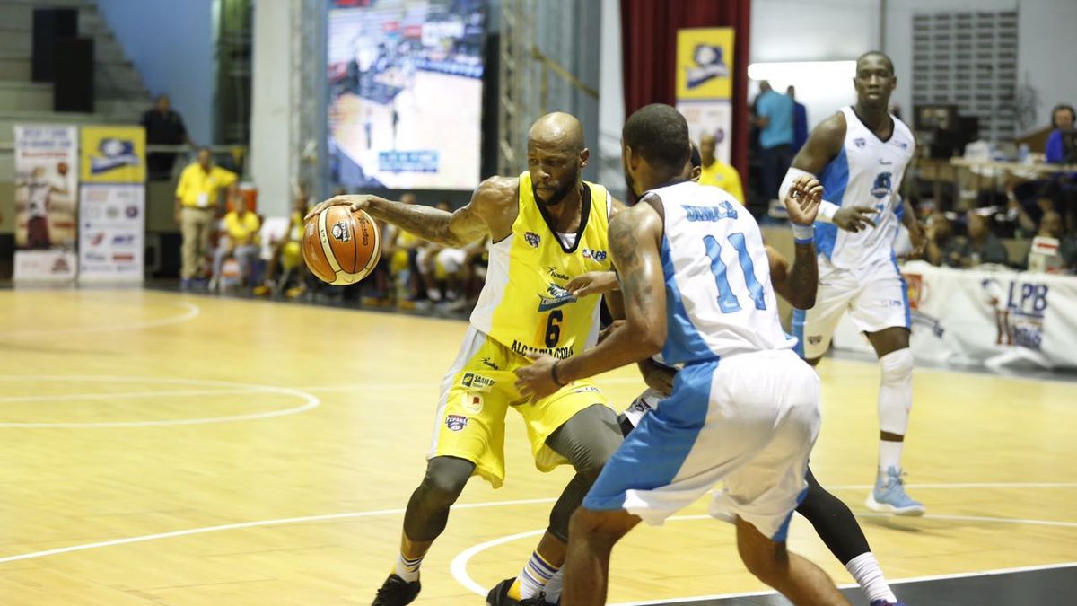 Correcaminos alcanzan a Panteras en el liderato