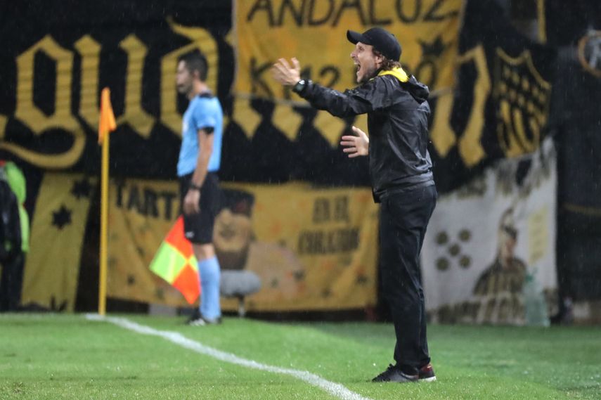 Forlán agradece a la cantera del Peñarol por el potencial de sus juveniles