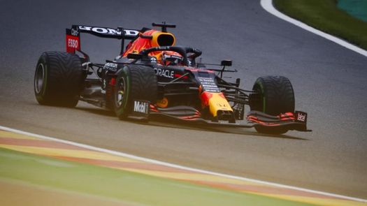 Verstappen delante de Checo en el último libre; Alonso, décimo y Sainz, 14