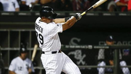 5-4. Abreu y Phegley jonronean para los Medias Blancas y mantienen a los Reales en suspenso