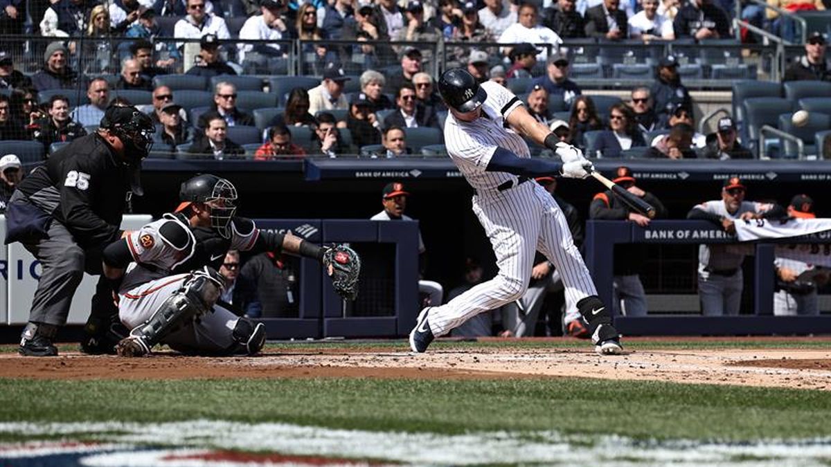 10-1. Voit pega par de jonrones y los Yanquis barren