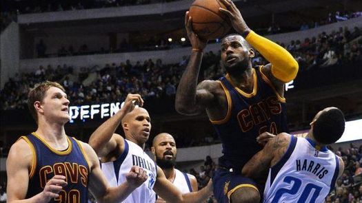 James consolida el liderato de los Cavaliers; los Spurs ya juegan a lo campeón