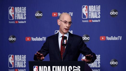 El comisionado de la NBA, preocupado por la posibilidad de positivos de COVID-19 en Orlando