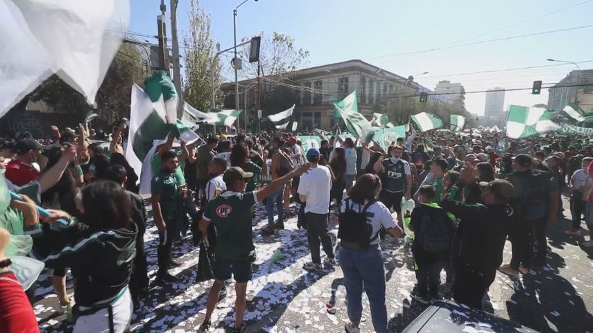 Hinchas del Wanderers en Chile desafían la cuarentena pese al riesgo sanitario