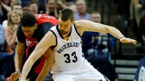 Marc Gasol coquetea con triple-doble en una noche de derrotas y frustraciones