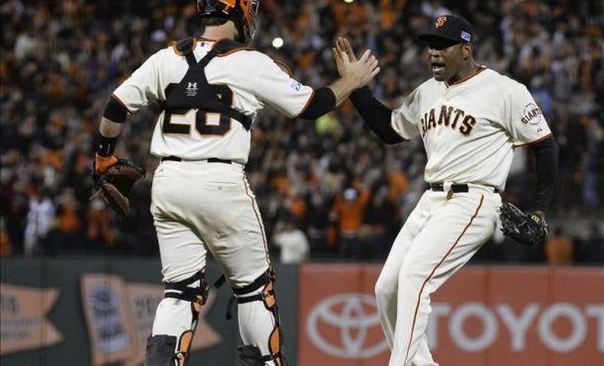 Casilla aseguró el triunfo y la clasificación de los Gigantes; Peralta de los Cardenales