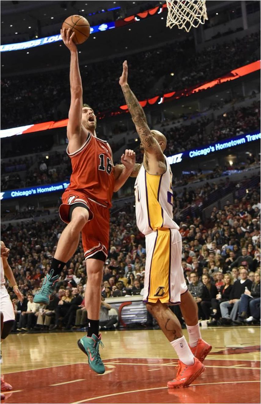 113-93. Gasol se exhibió ante los Lakers, que jugaron sin Bryant