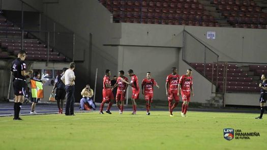 Hattrick de Olivardía y goleada del San Francisco ante el Chepo FC