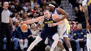 Jokic lidera a los Nuggets en la victoria ante los Warriors