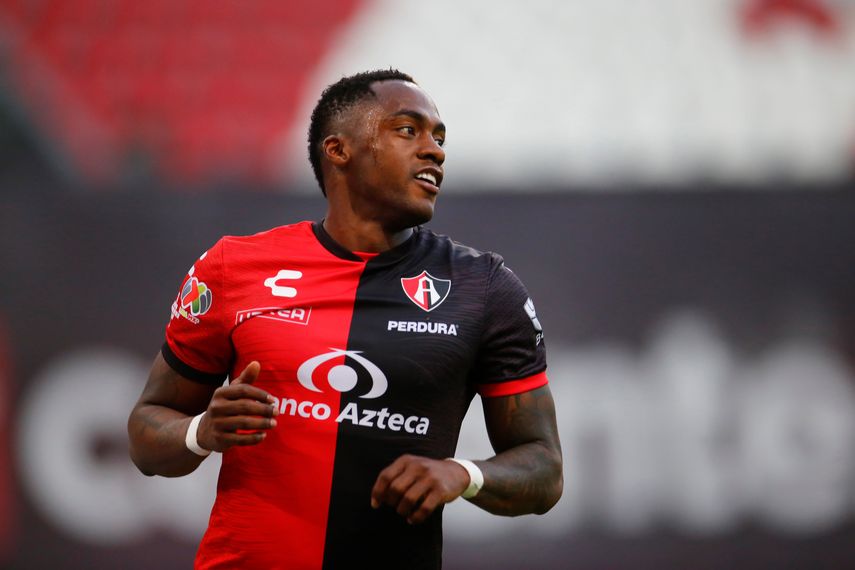 Solari dice que directiva decidirá si  ecuatoriano Ibarra sigue en América