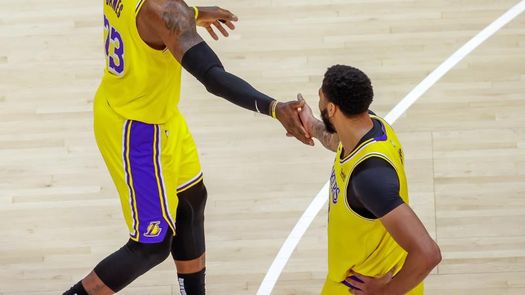 Anthony Davis seguirá dos semanas más de baja con Lakers