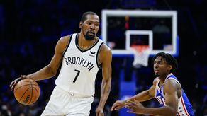 Kevin Durant lideró a los Nets en la victoria ante los 76ers