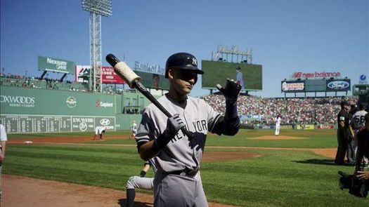 Jeter salió del campo de juego sin acabar el partido