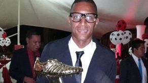 Nicolás Muñóz recibe premio “Hombre Gol” por quinta ocasión