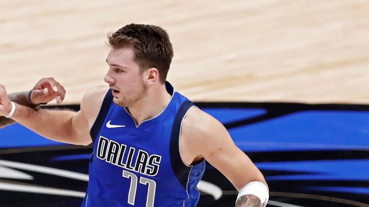 102-98.- Doncic anota 24 puntos en su vuelta y Mavericks ganan a Spurs