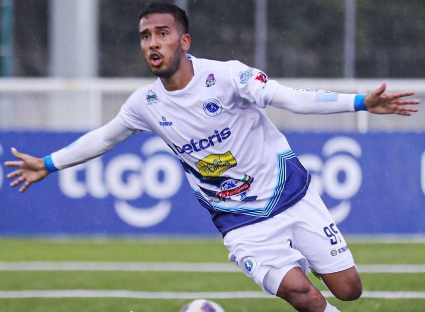 Nilson Espinoza celebra su gol.&nbsp;