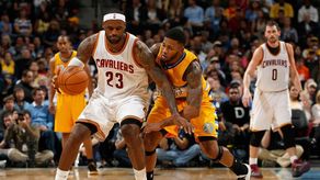 101-110. James aporta un doble-doble y los Cavaliers rompen su racha perdedora