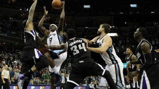 135-129. Cousins ganó el duelo a Anthony y deja a Knicks con la séptima derrota