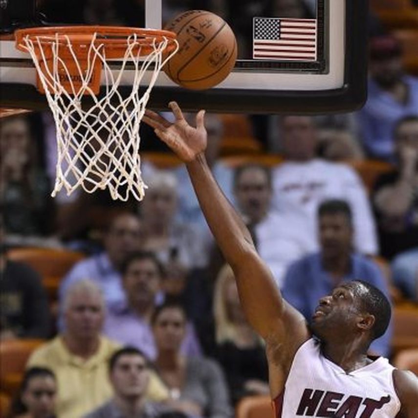 100-97. Wade anota la canasta del triunfo y los Heat rompen su racha perdedora