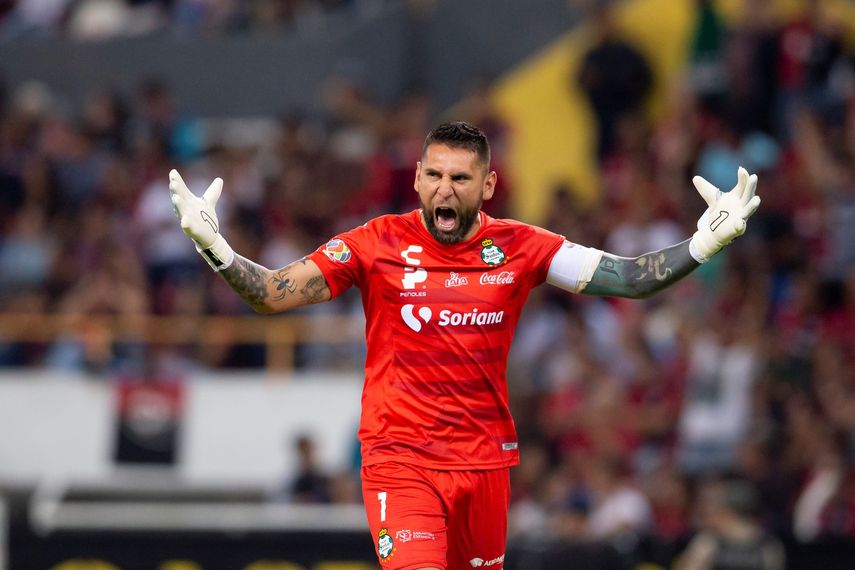 El guardameta Jonathan Orozco sale de la selección mexicana por lesión