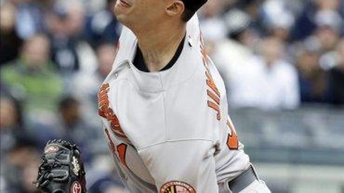 8-2. Jiménez guía el triunfo de los Orioles en un campo sin asistentes