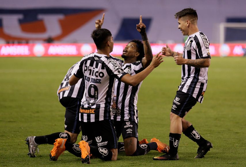 1-2. Santos aprovecha la fragilidad de Liga y se acerca a los cuartos de final