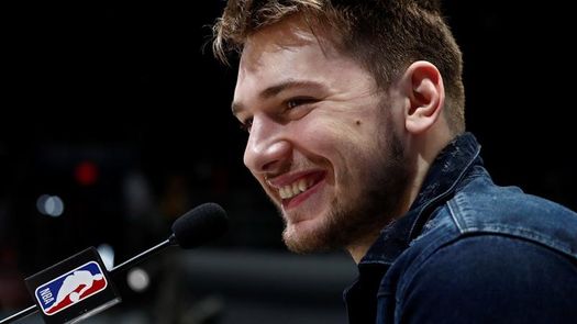 122-138. Doncic queda cerca del triple-doble en la victoria de los Mavericks