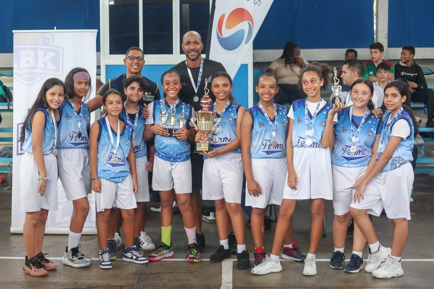 Escuela María Ossa de Amador campeonas LBK Sub12 Femenina